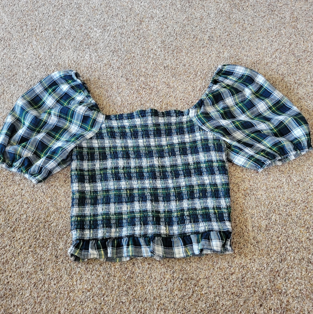American Eagle Size S. Croptop with off shoulder sleeves. Plaid design. NWT